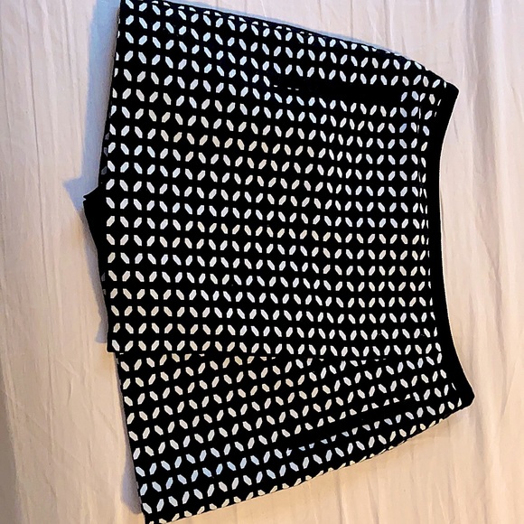 Olive des Olive black and white skirt - Picture 1 of 3